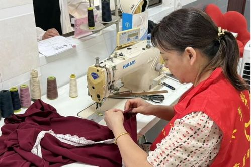 电脑显示屏两边变黑该怎么处理(电脑显示屏一亮一亮怎么回事) 电脑显示屏两边变黑该怎么处理(电脑显示屏一亮一亮怎么回事)