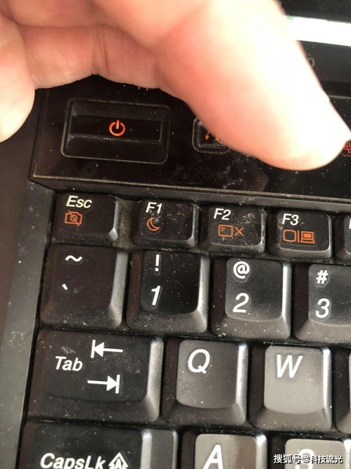 Win7系统任务栏右下角的隐藏图标小三角形不见了