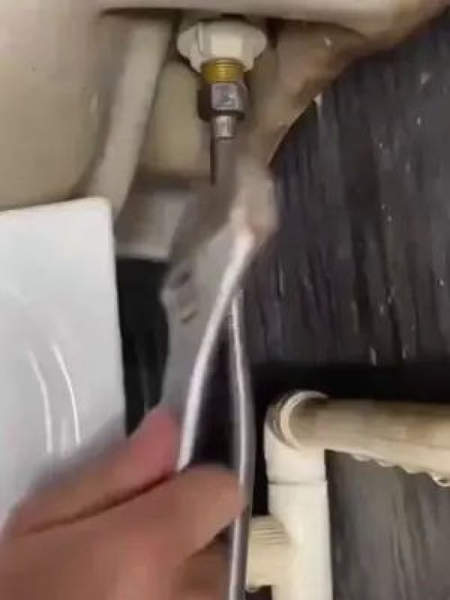 手机上的照片怎样传到u盘上去（手机上的照片怎样传到电脑上）