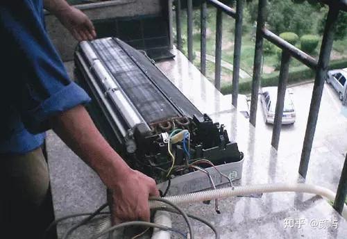 阿里斯顿热水器设定温度冬天几秒钟又出现什么情况 阿里斯顿热水器设定温度冬天几秒钟又出现什么情况