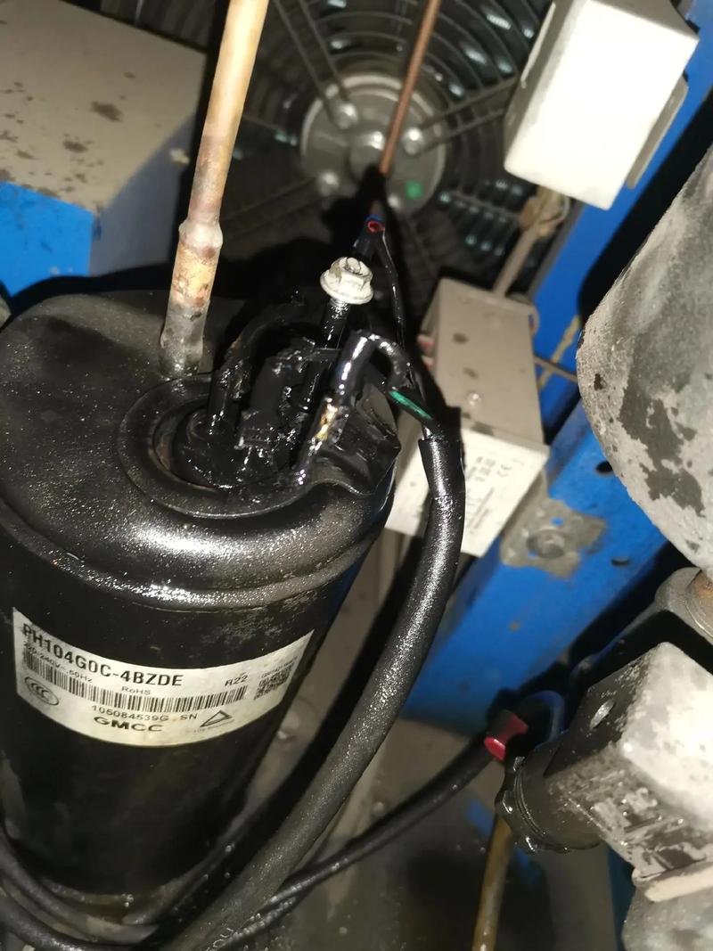 威能壁挂炉显示屏一直闪